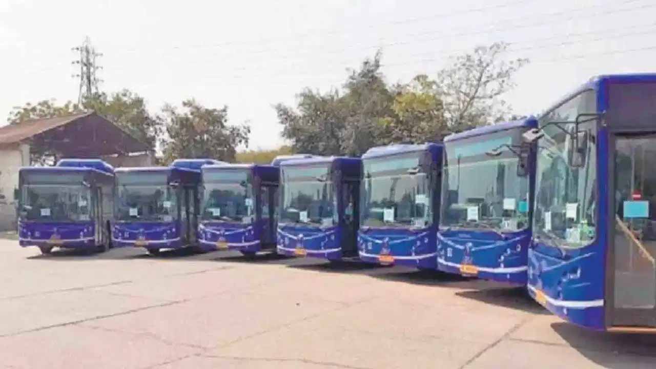 दिल्ली में 2800 नई इलेक्ट्रिक एसी बसें: सार्वजनिक परिवहन को मिलेगा बड़ा विस्तार