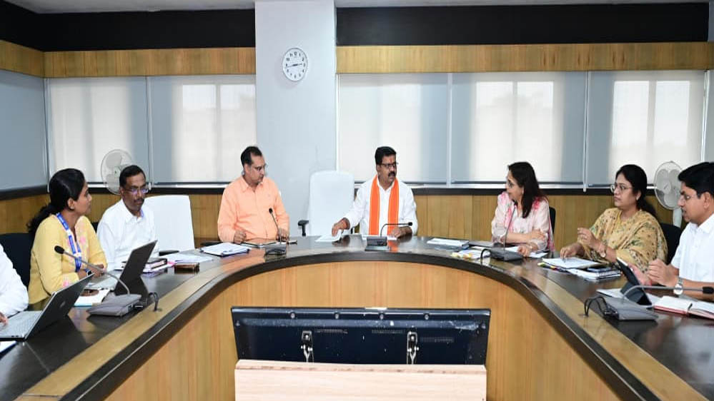 रायपुर : छत्तीसगढ़ में एआई (AI) तकनीक से होगा पीएमजीएसवाई सड़कों का निरीक्षण- उप मुख्यमंत्री विजय शर्मा का बड़ा फैसला
