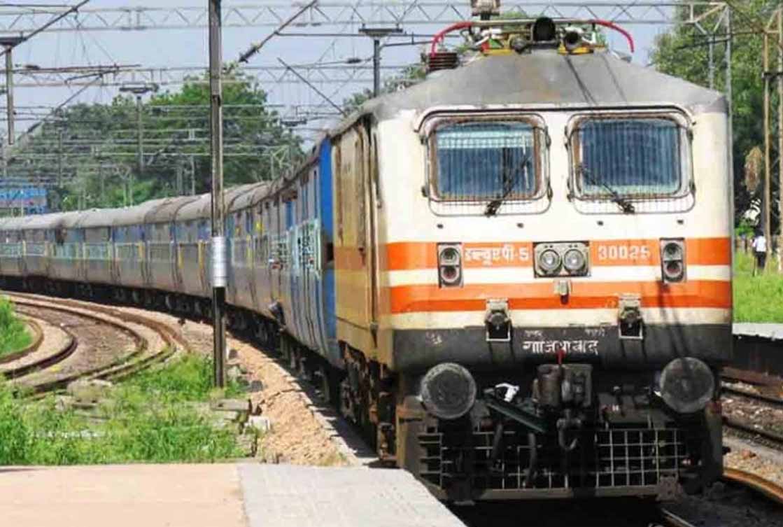 छत्तीसगढ़ के रेल यात्रियों के लिए खुशखबरी! पुणे-हावड़ा स्पेशल ट्रेन चलेगी, दुर्ग-बिलासपुर-रायगढ़ समेत कई स्टेशनों पर ठहराव