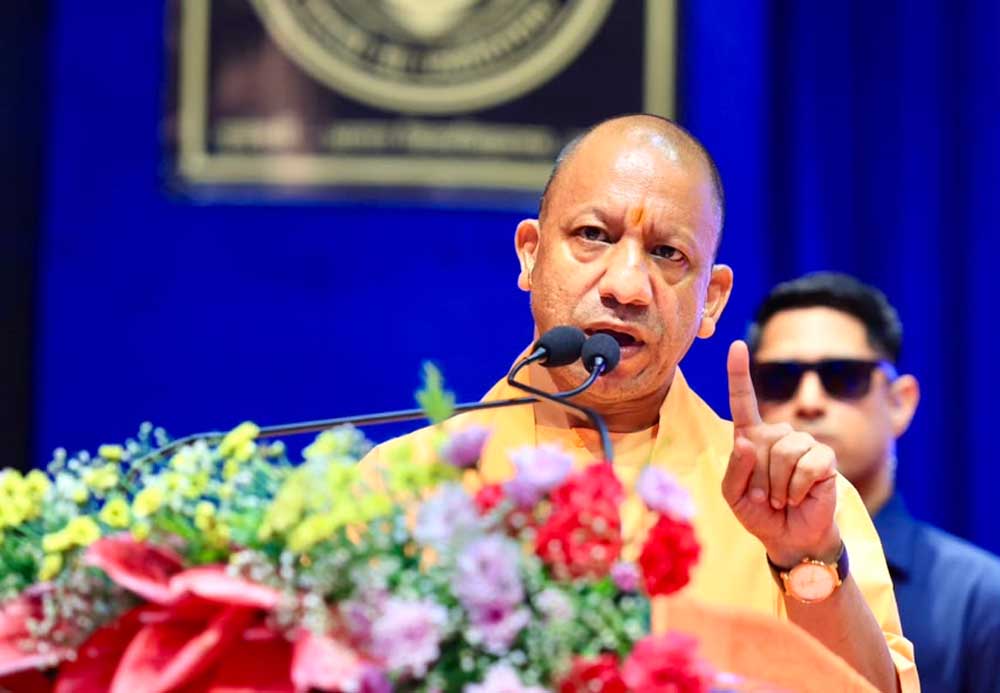 बदलते दौर में बढ़ी शिक्षकों की जिम्मेदारी, छात्रों को सोशल मीडिया के दुष्प्रचार से बचने का तरीका सिखाना होगा: सीएम योगी
