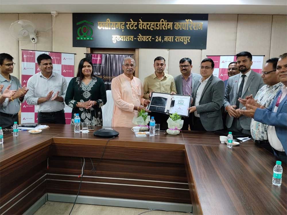 छत्तीसगढ़ स्टेट वेयरहाउसिंग कार्पोरेशन के कर्मचारियों को उपहार