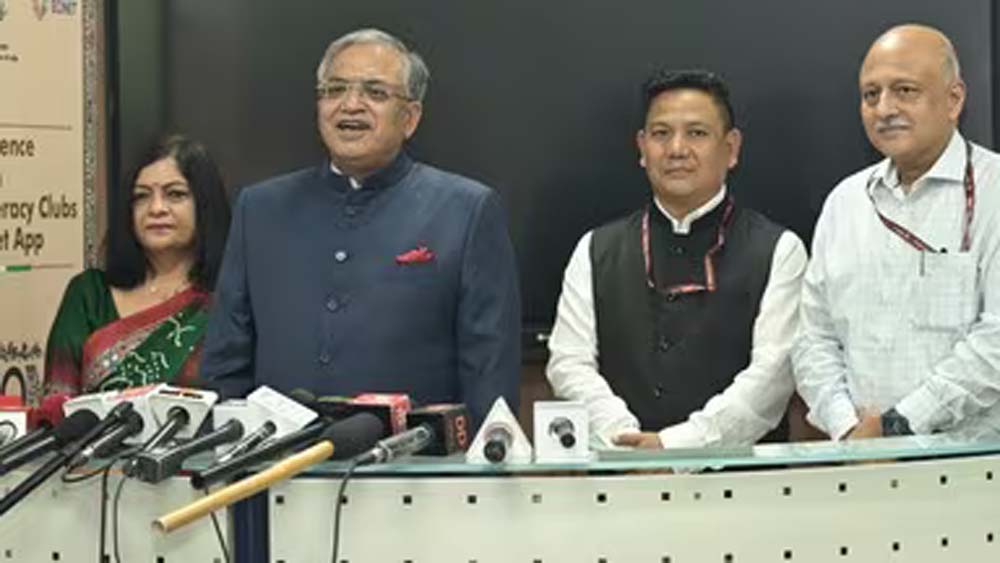 मुख्य निर्वाचन आयुक्त ज्ञानेश कुमार बिहार पहुंचे, रिकॉर्ड मतदान पर मतदाताओं का जताया आभार