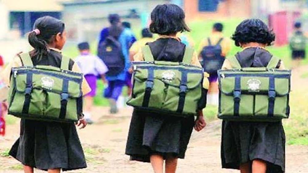 स्कूली बच्चों की सुरक्षा पर योगी सरकार सख्त, 12 साल तक के बच्चों संग अटेंडेंट अनिवार्य