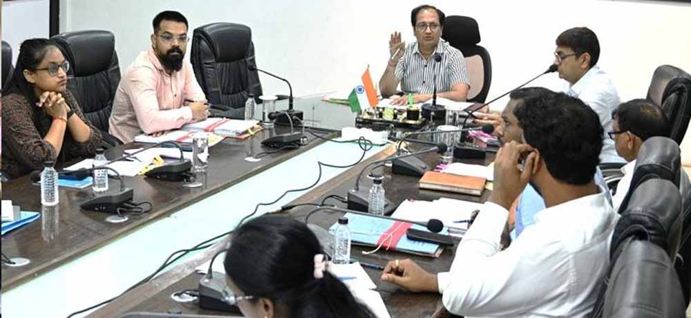 बिलासपुर कलेक्टर सख्त, पाठ्यपुस्तकें नहीं लेने वाले निजी स्कूलों को जारी करें नोटिस