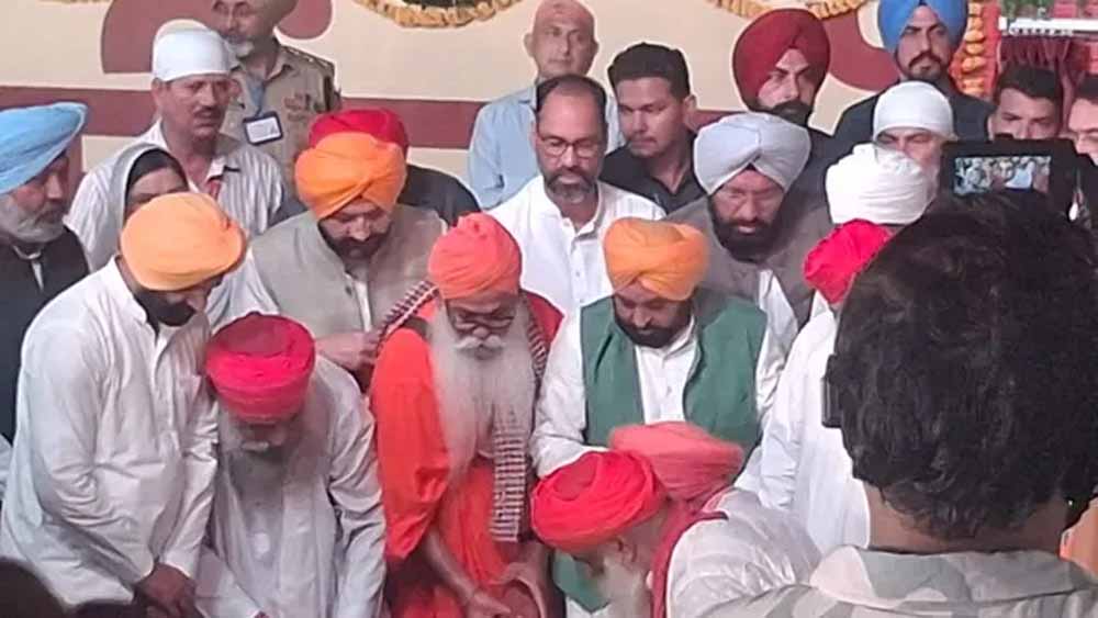 CM मान ने जालंधर में रखी गुरु रविदास वाणी अध्ययन केंद्र की नींव, बोले- शिक्षा से खत्म होगी गरीबी