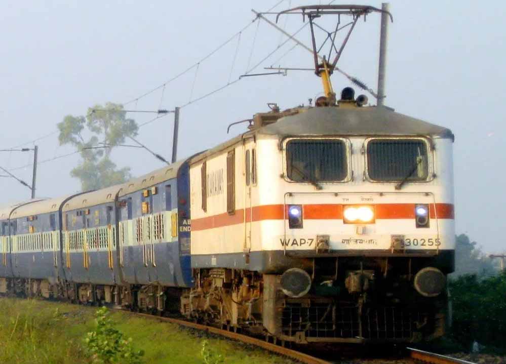 खुशखबरी! चित्रकूट से प्रतापगढ़ और लखनऊ की सीधी ट्रेन सेवा, कानपुर में ट्रेन बदलने की झंझट खत्म